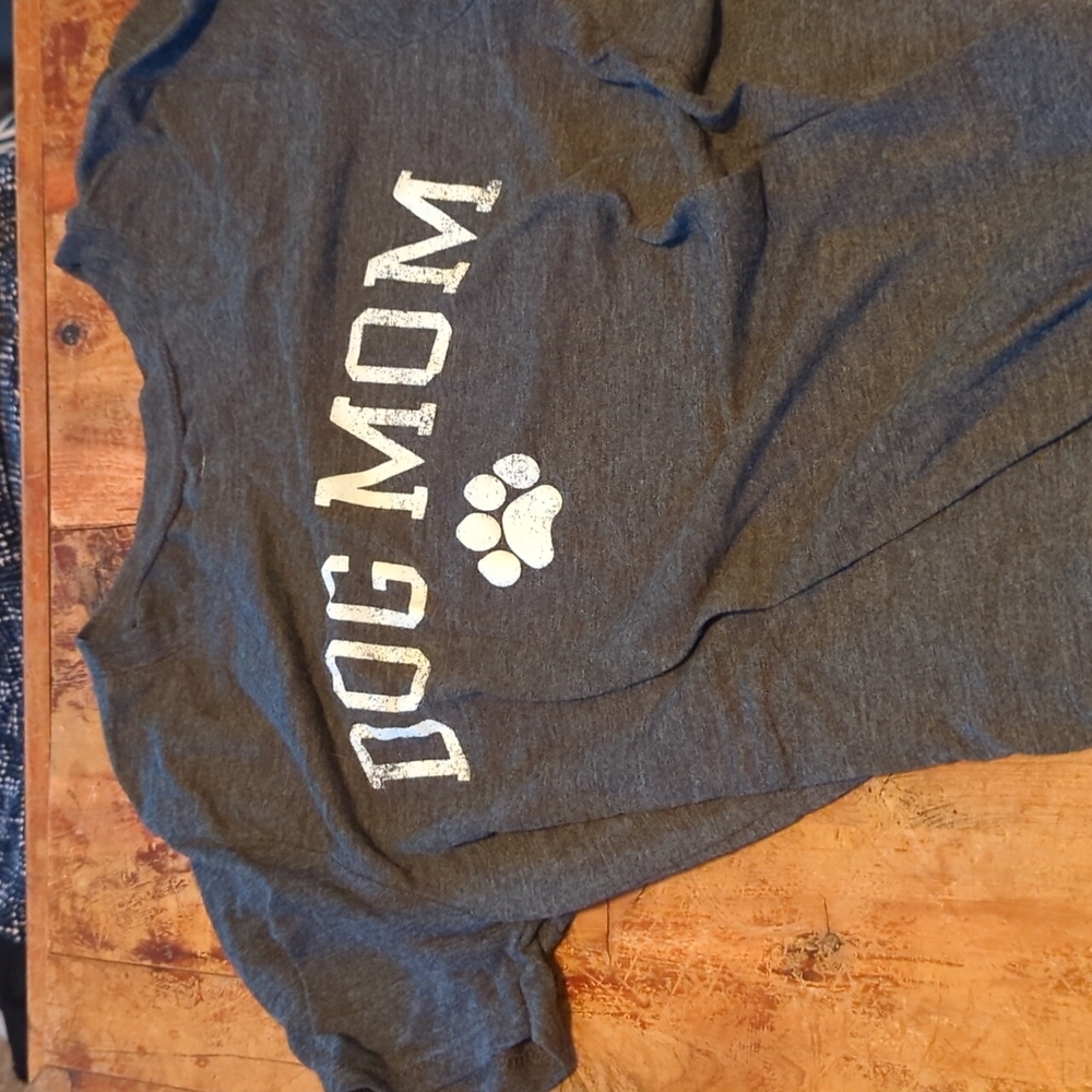 Dog mom tee